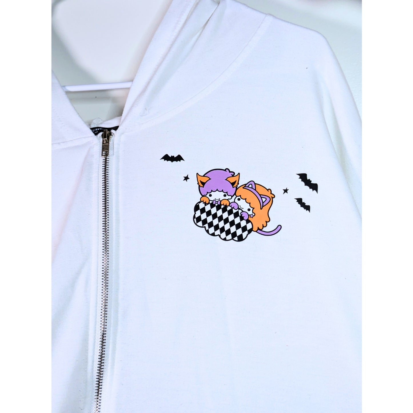 White Crop Hoodie with Kawaii Inspired Little Twin Stars ๐