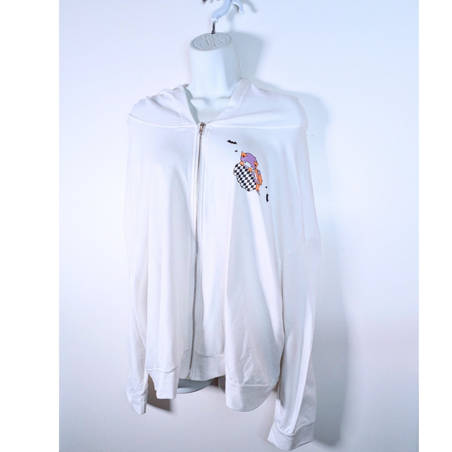 White Crop Hoodie with Kawaii Inspired Little Twin Stars ๐