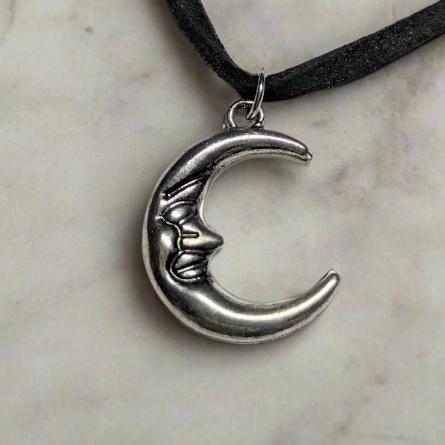 🌙 Crescent Moon Charm Necklace