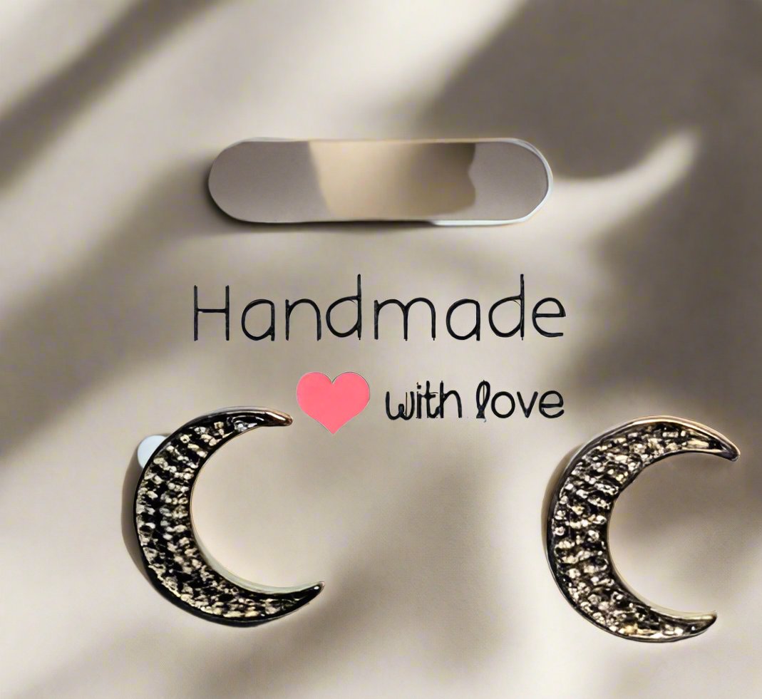 🌙 Crescent Moon Stud Earrings